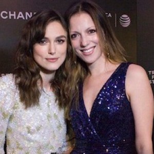Julia Melim with Keira Knightley on the red carpet